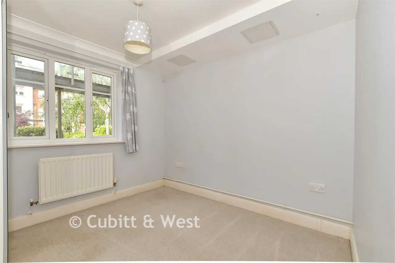 Lumley Road, Horley, RH6, photo 10
