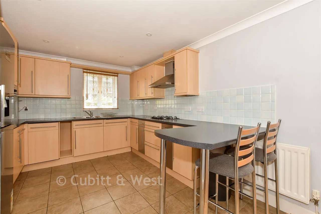 Lumley Road, Horley, RH6, photo 3