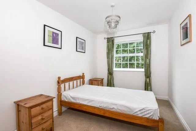 International Way, Sunbury-On-Thames, TW16, photo 6