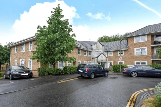 International Way, Sunbury-On-Thames, TW16, photo 10