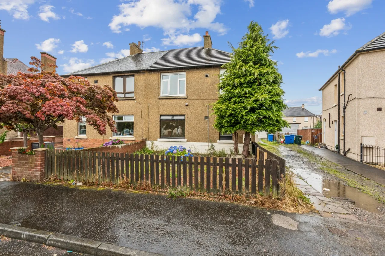 2 bed flat to rent, Ochil Street, Grangemouth, FK3