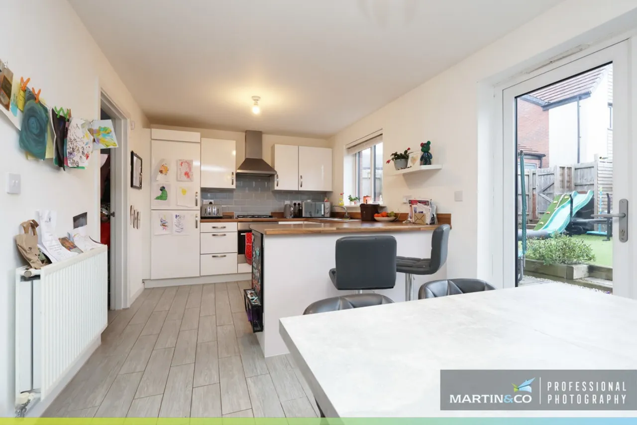 Mortimer Avenue, St Edeyrns, photo 12