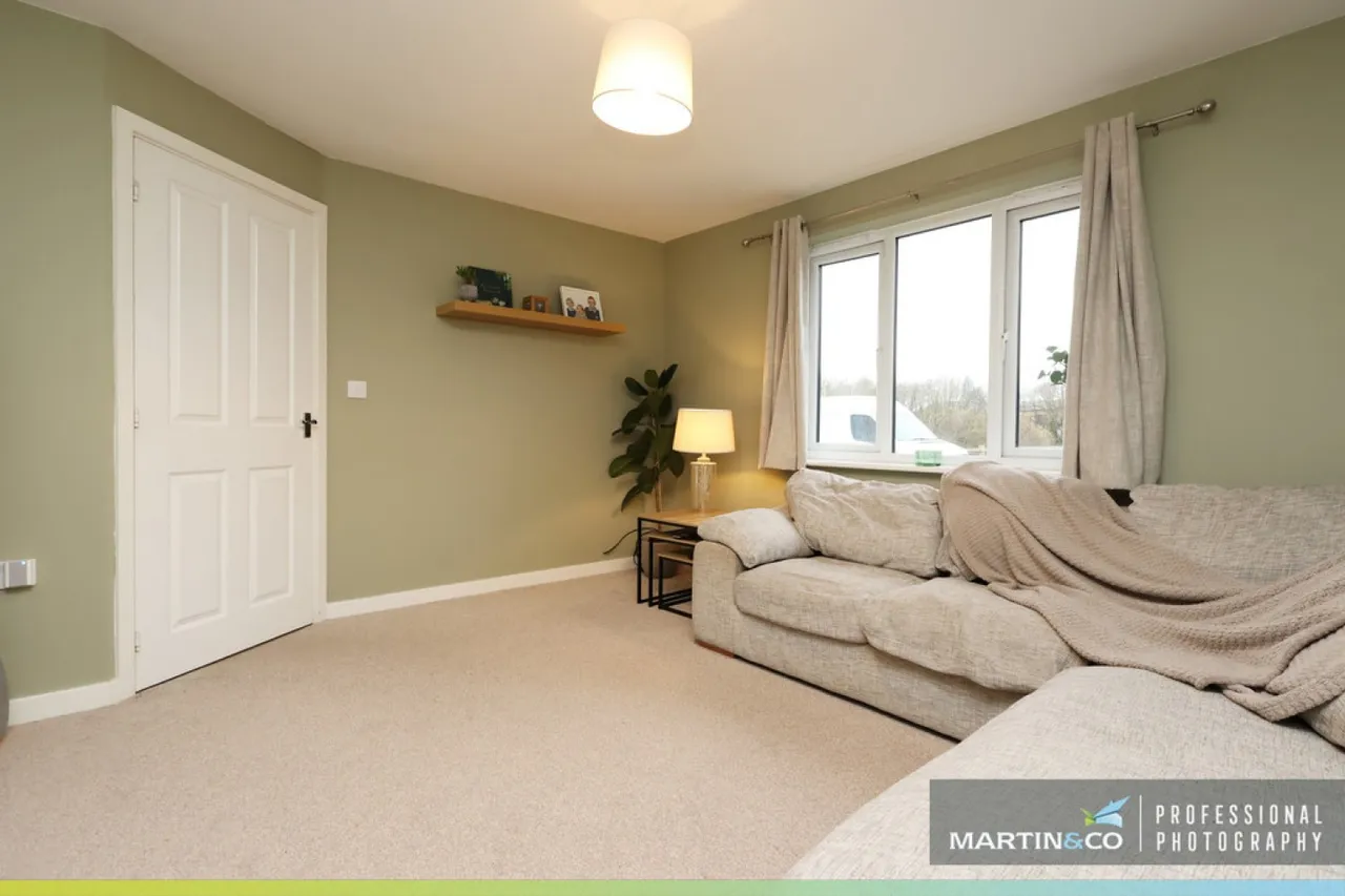 Mortimer Avenue, St Edeyrns, photo 7
