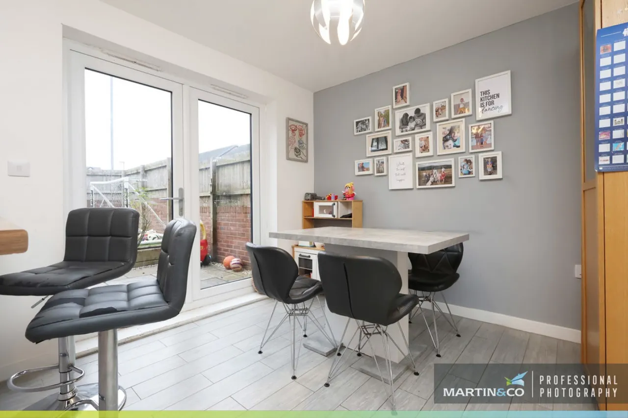 Mortimer Avenue, St Edeyrns, photo 11