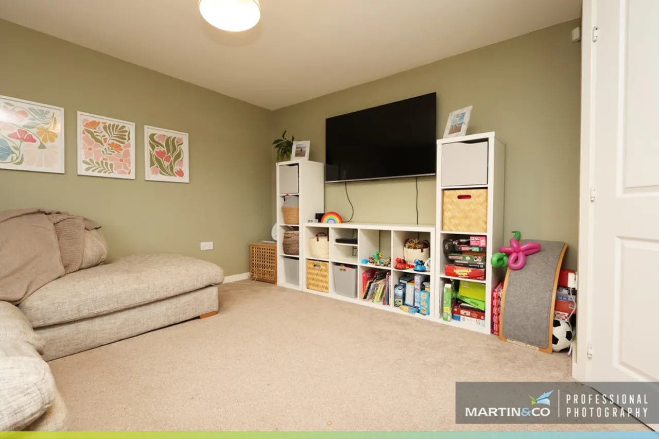 Mortimer Avenue, St Edeyrns, photo 8