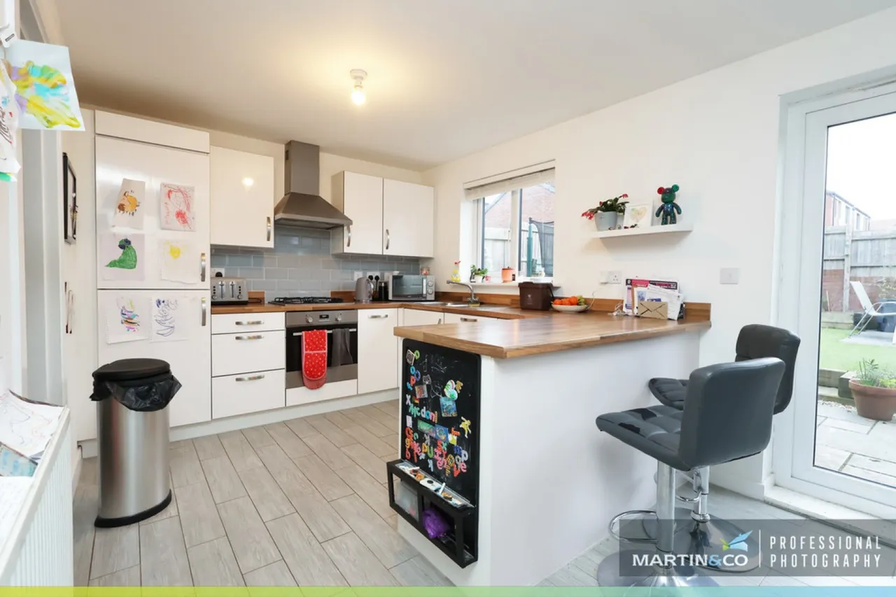 Mortimer Avenue, St Edeyrns, photo 9