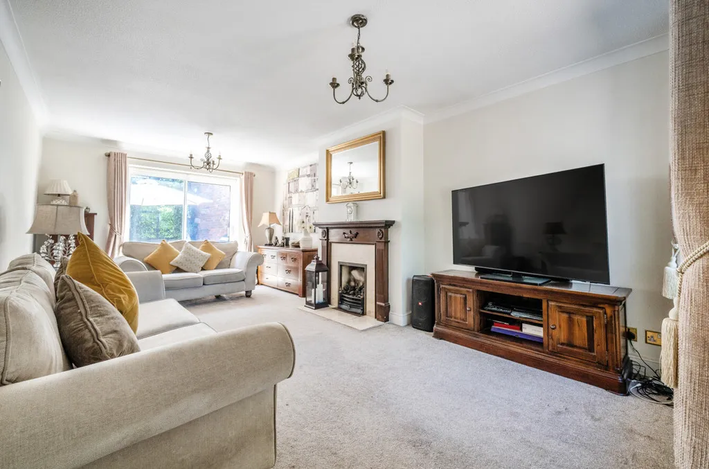 Maple Leaf Drive, Sidcup, DA15 8WG, photo 2