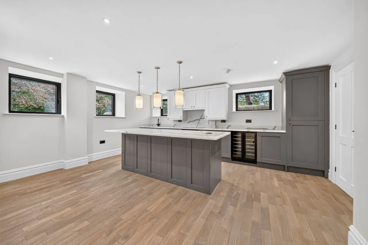 Old Road, Farsley, LS28, photo 5