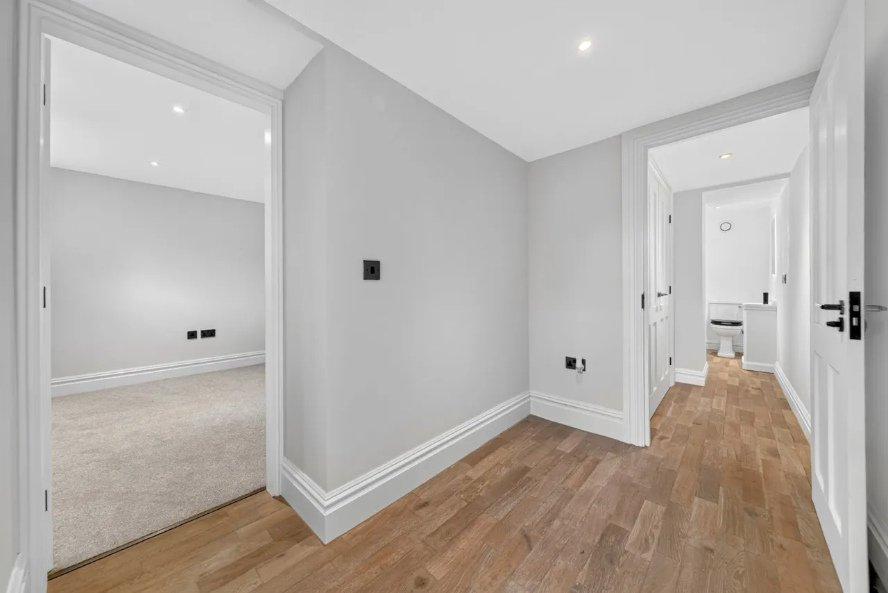 Old Road, Farsley, LS28, photo 7