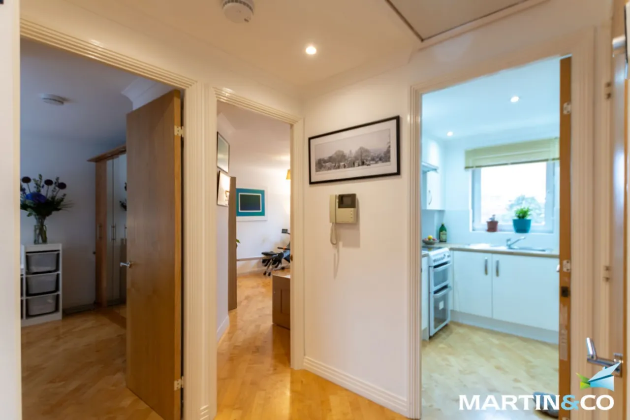 Carpathian Court, Chamberlain Court, B18, photo 11