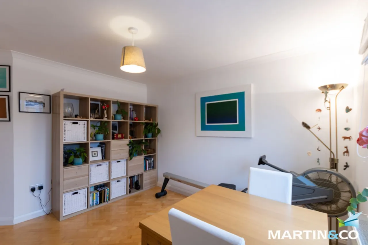 Carpathian Court, Chamberlain Court, B18, photo 4