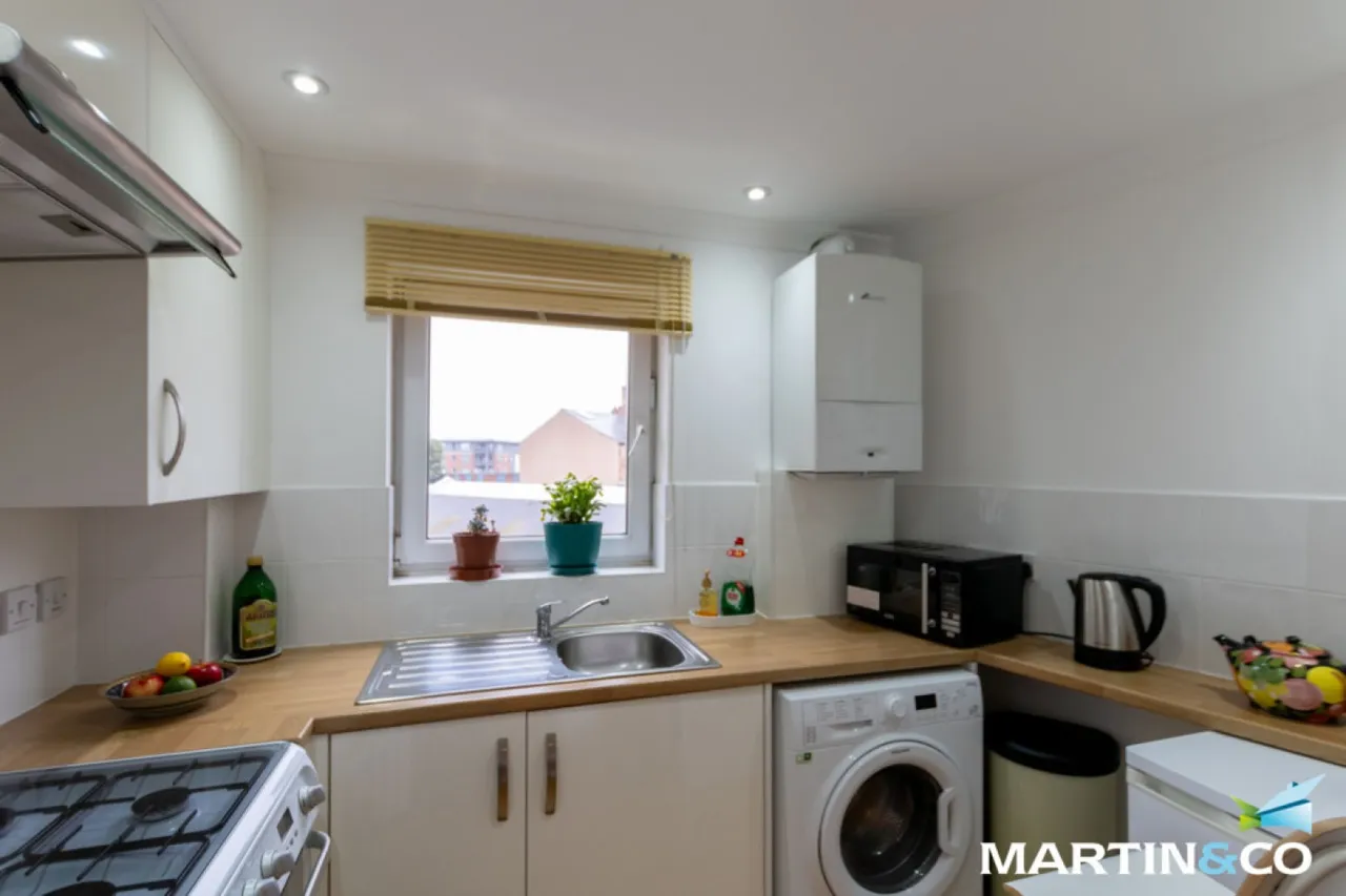 Carpathian Court, Chamberlain Court, B18, photo 6