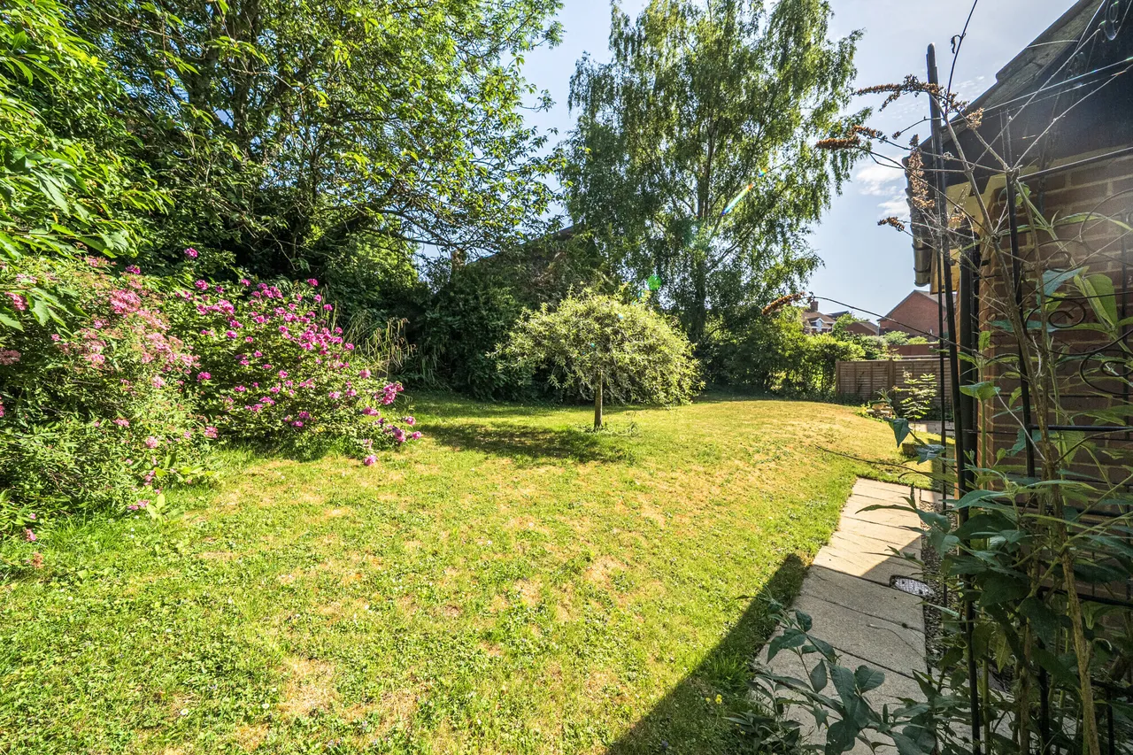 Hughes Close, Marlborough, SN8, photo 3