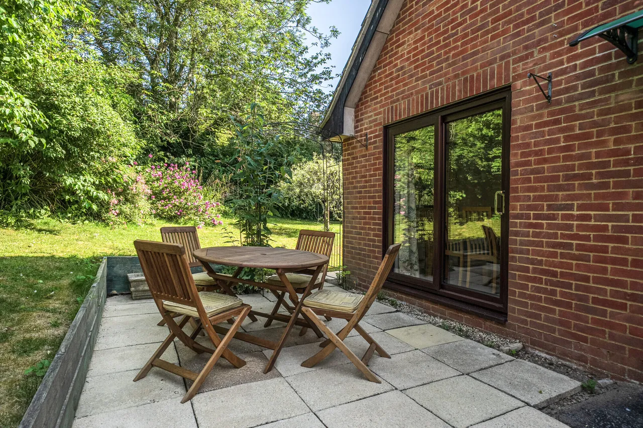 Hughes Close, Marlborough, SN8, photo 2