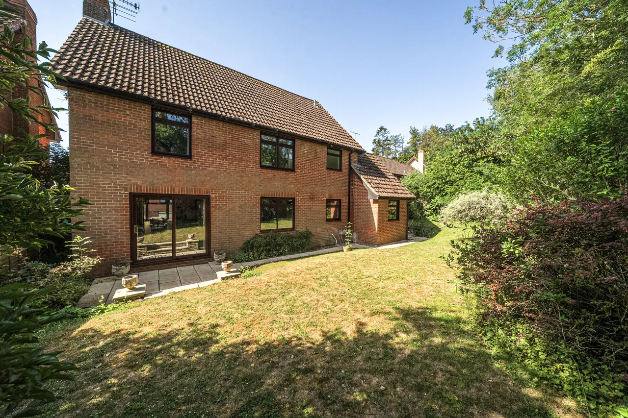 Hughes Close, Marlborough, SN8, photo 4