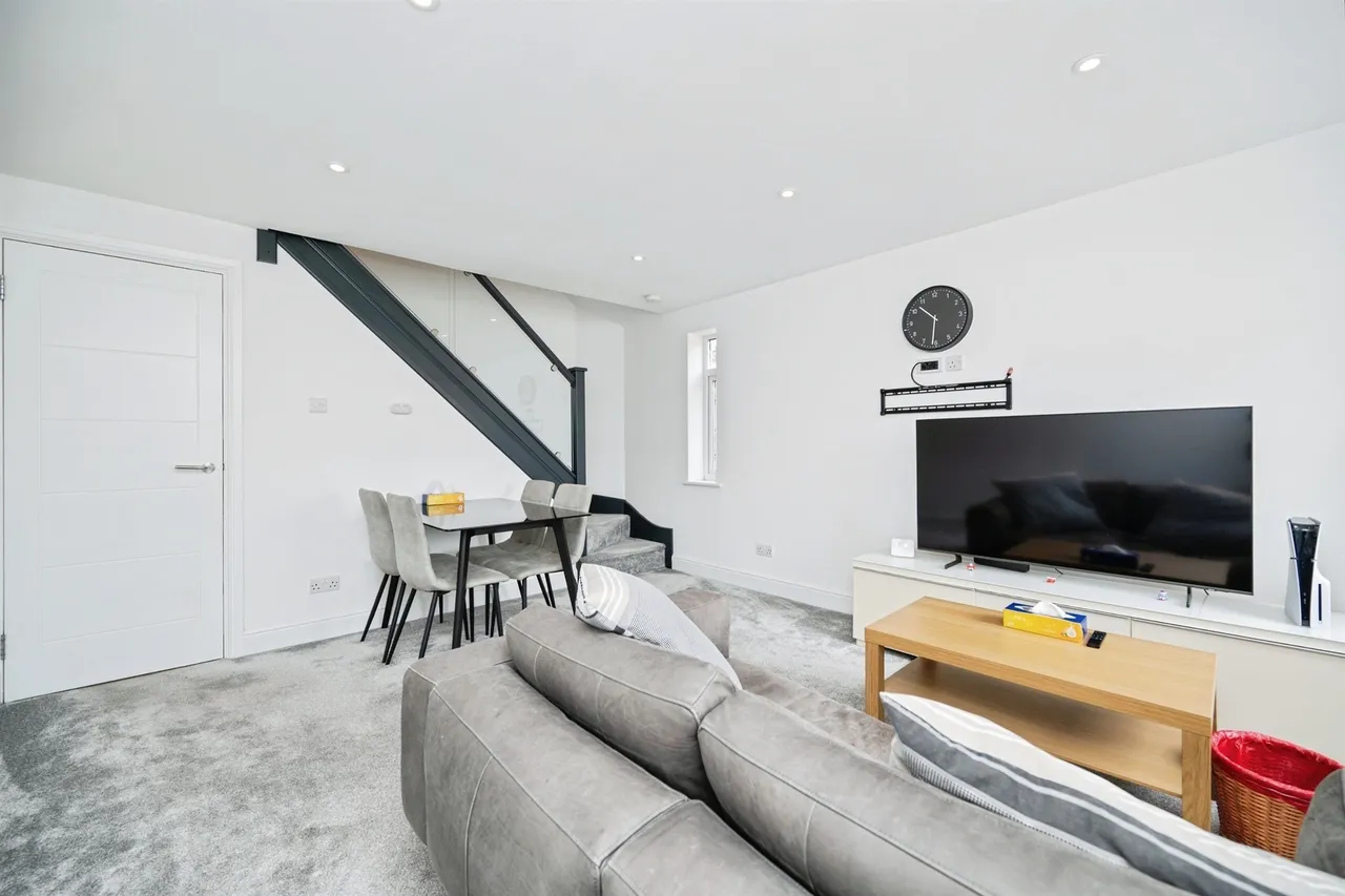 Berrington Drive, Bilston, photo 5
