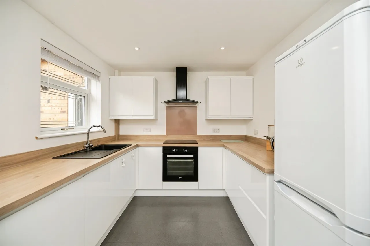 Berrington Drive, Bilston, photo 6
