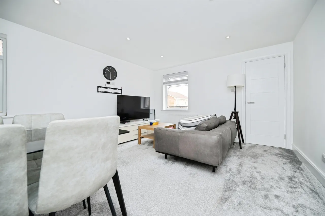 Berrington Drive, Bilston, photo 8