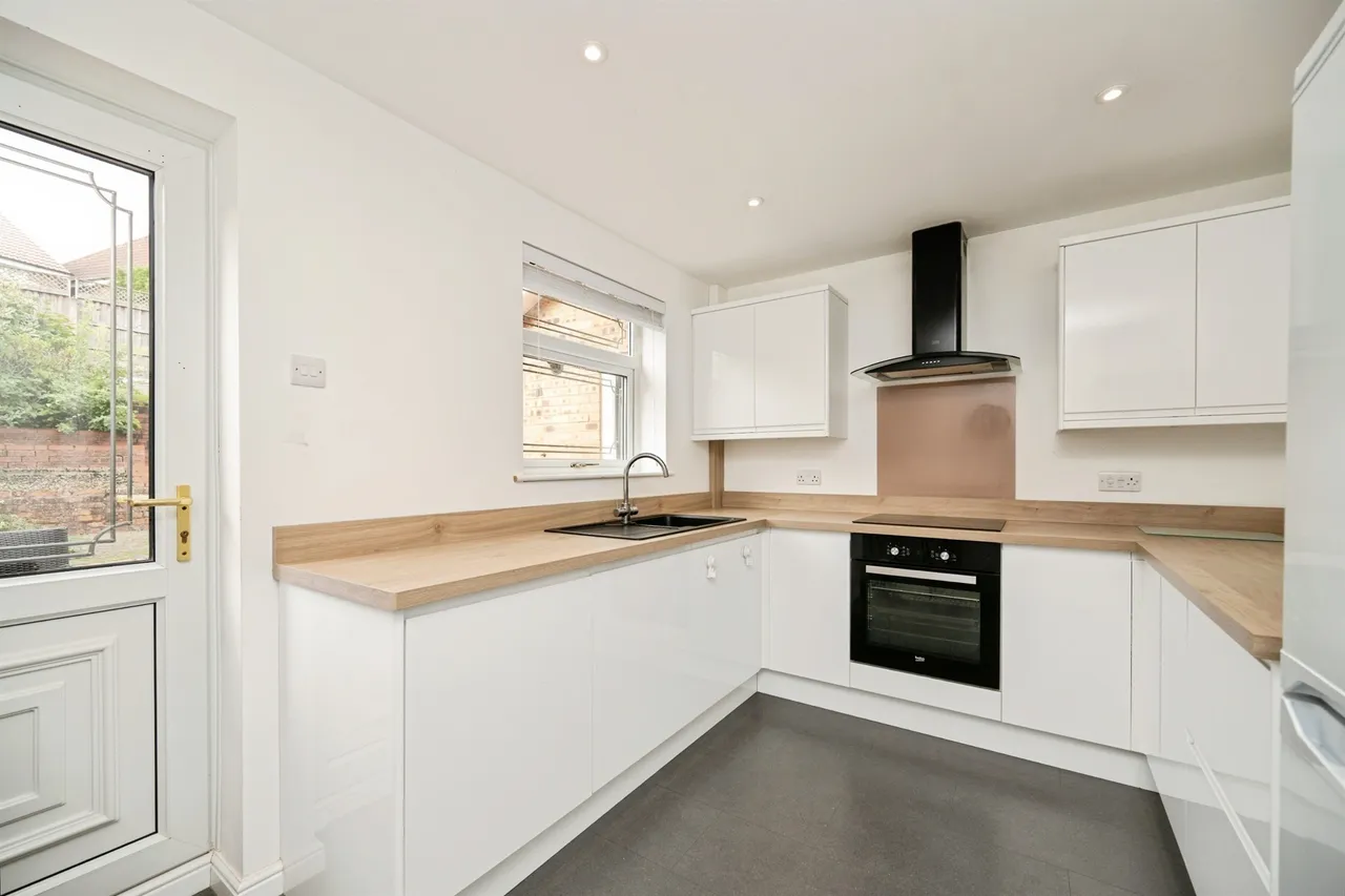 Berrington Drive, Bilston, photo 7
