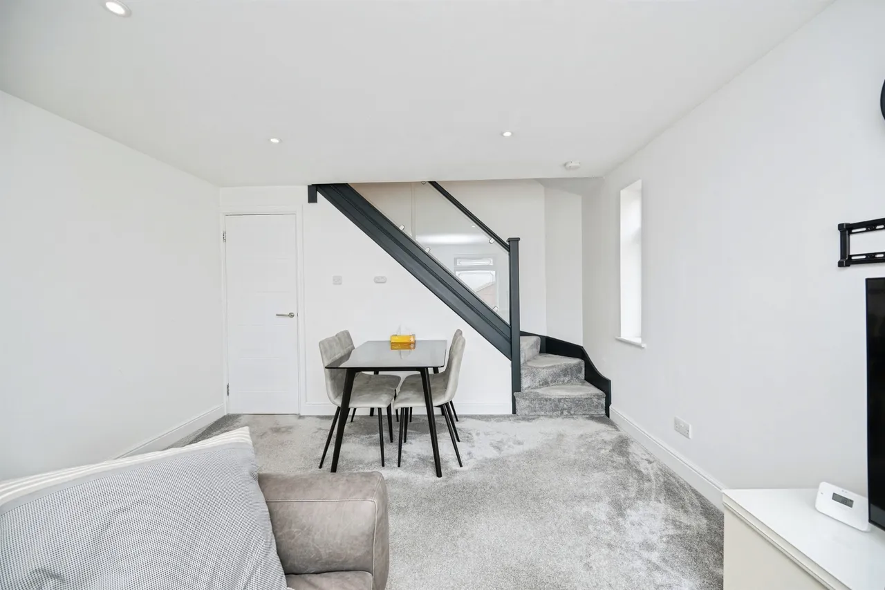Berrington Drive, Bilston, photo 4