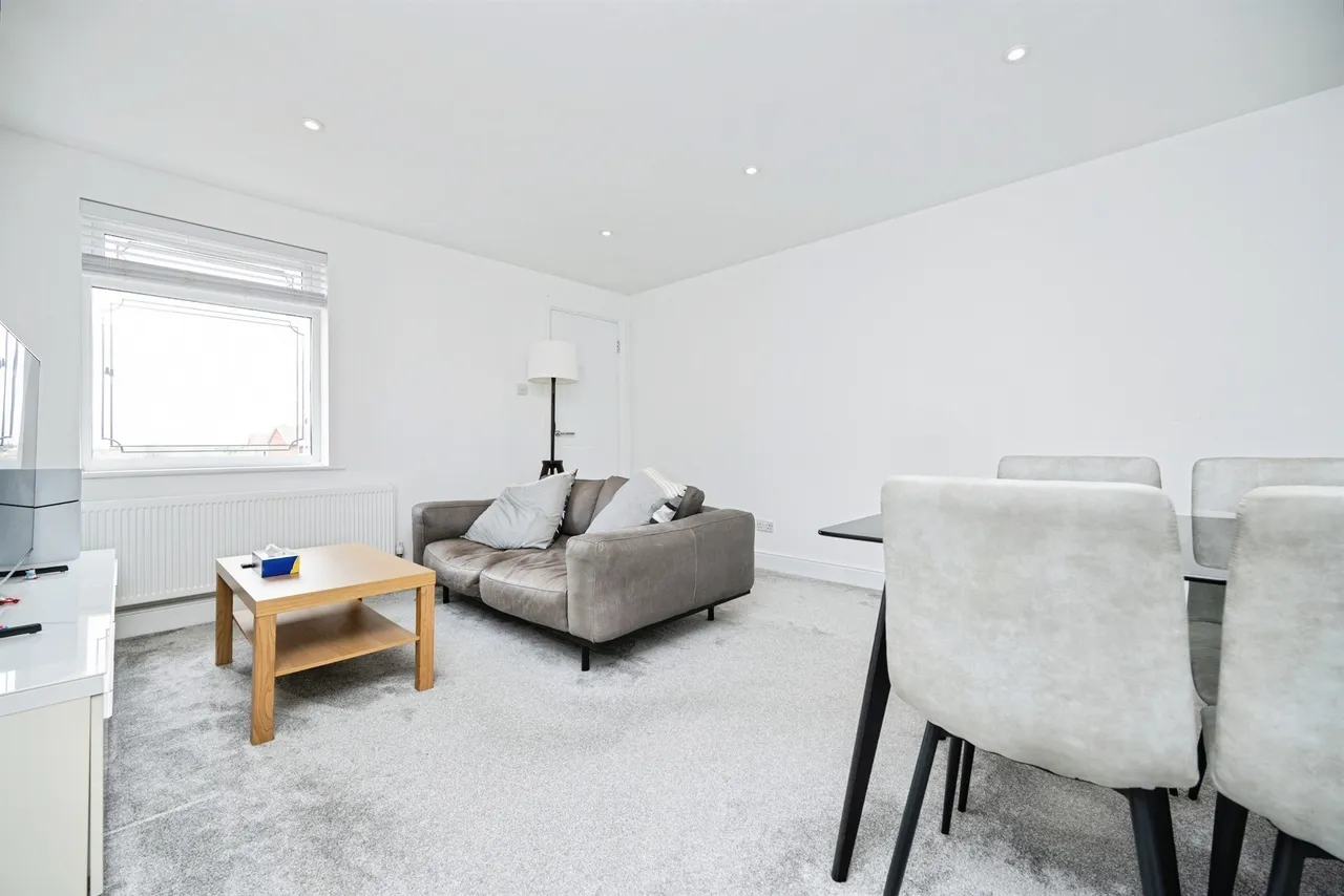 Berrington Drive, Bilston, photo 9
