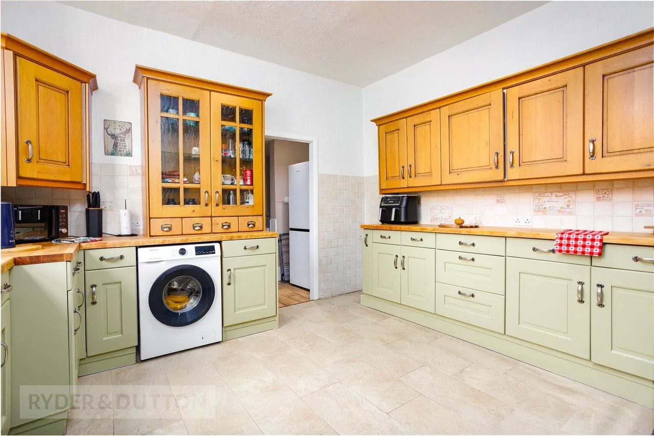 Stamford Road, Lees, OL4, photo 9