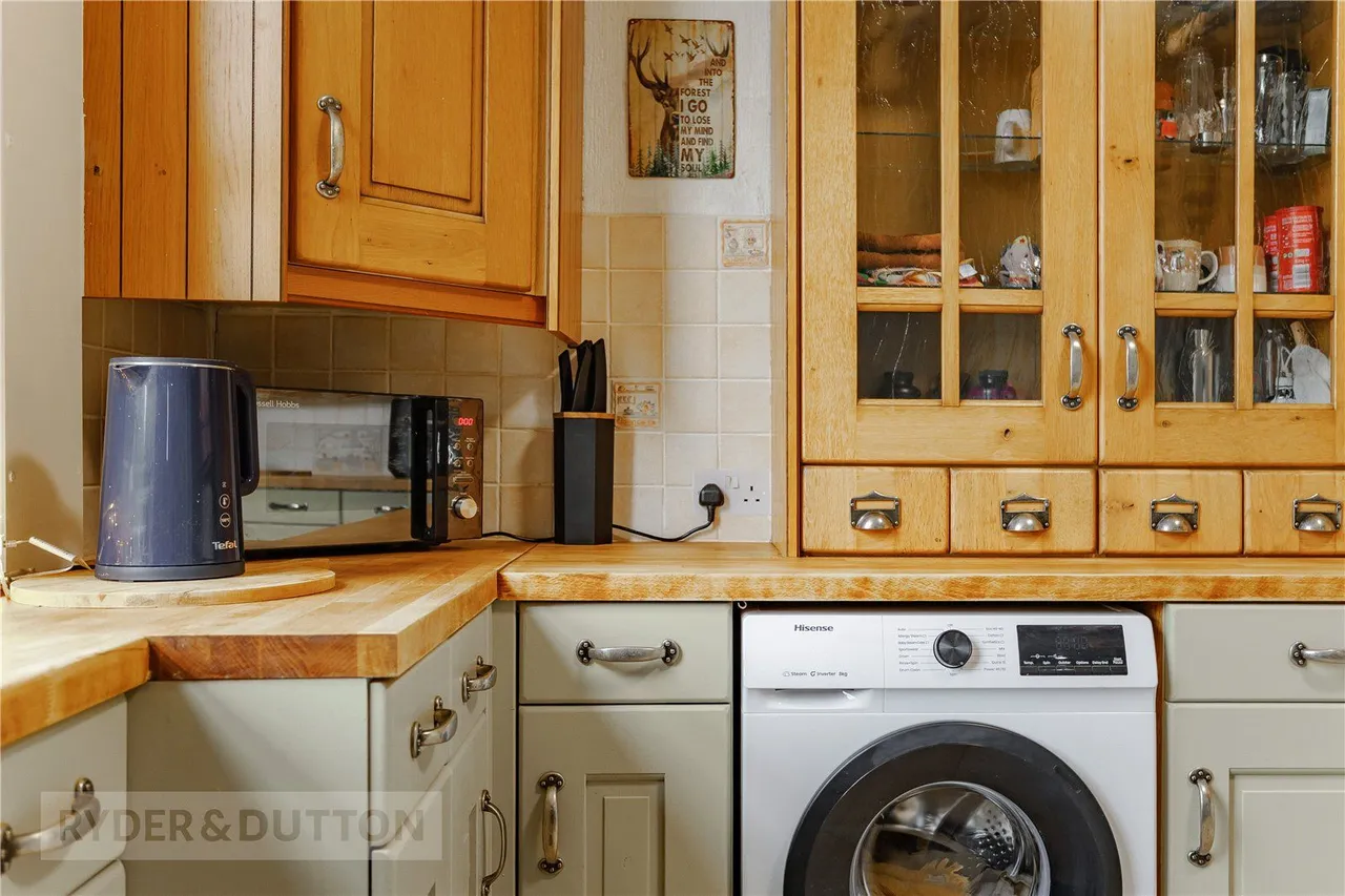Stamford Road, Lees, OL4, photo 10
