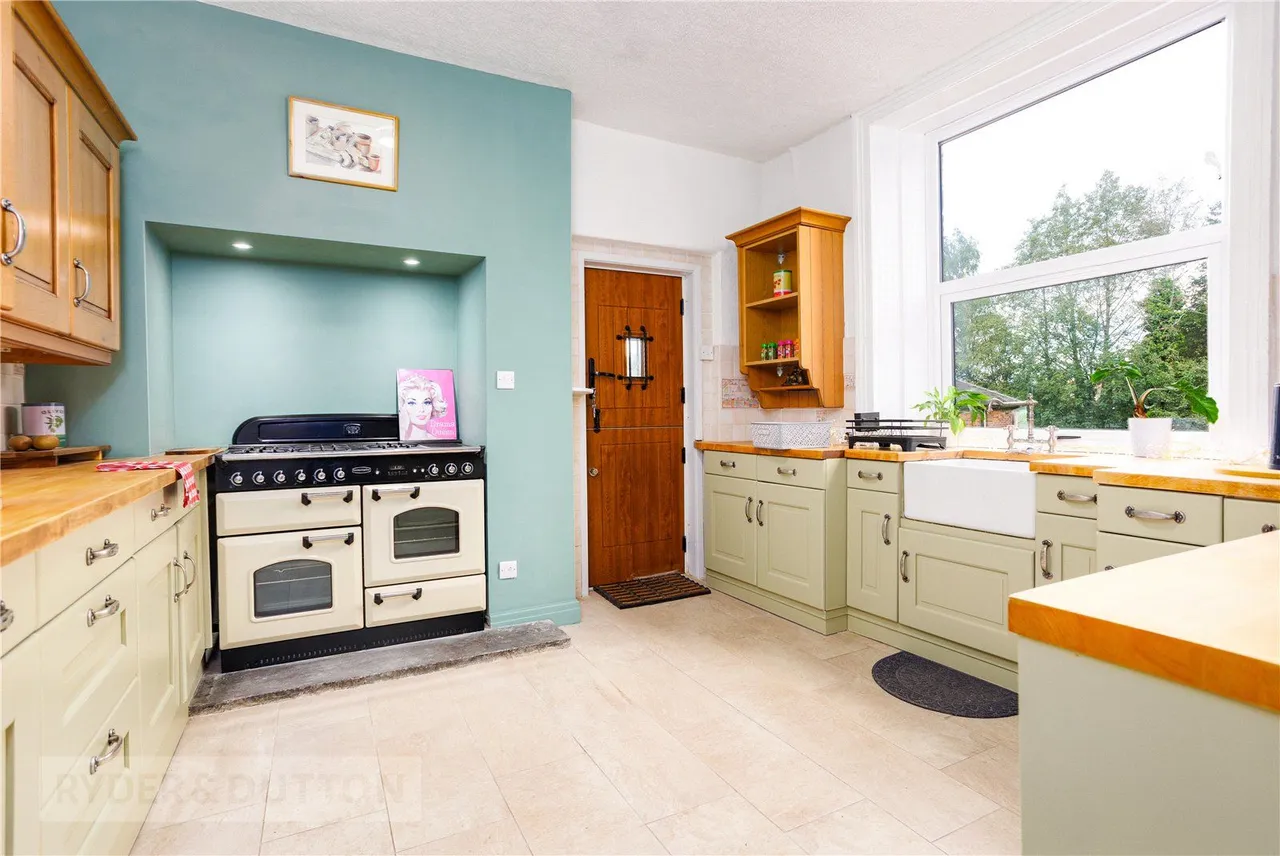Stamford Road, Lees, OL4, photo 8