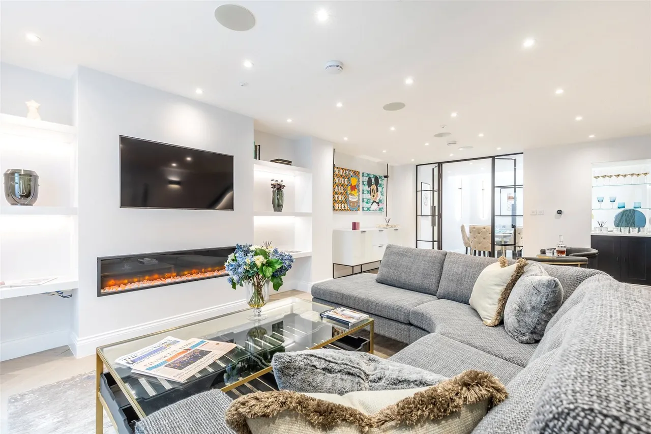 2 bed flat for sale, Princedale Road, London, W11