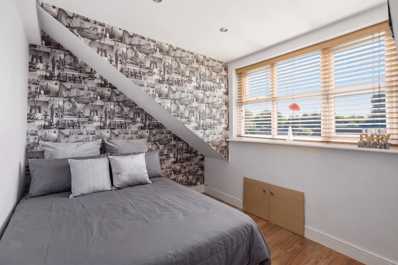 Barnhill Road, Prestwich, M25, photo 20