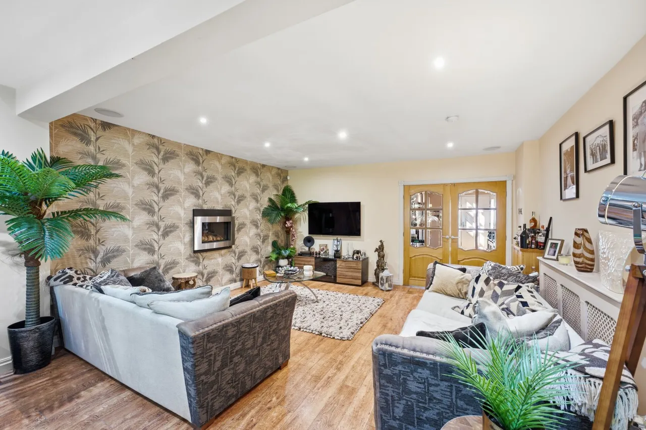 Barnhill Road, Prestwich, M25, photo 19