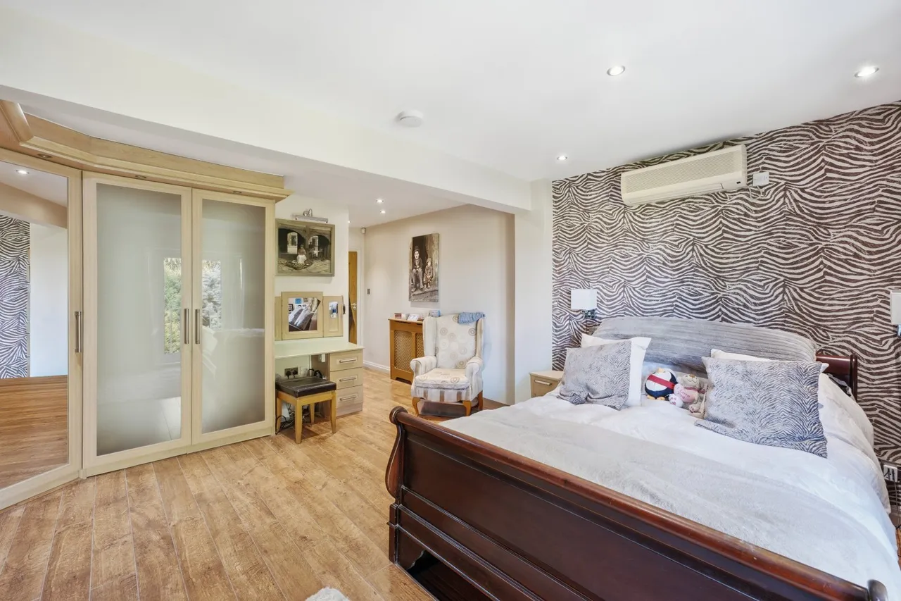 Barnhill Road, Prestwich, M25, photo 7