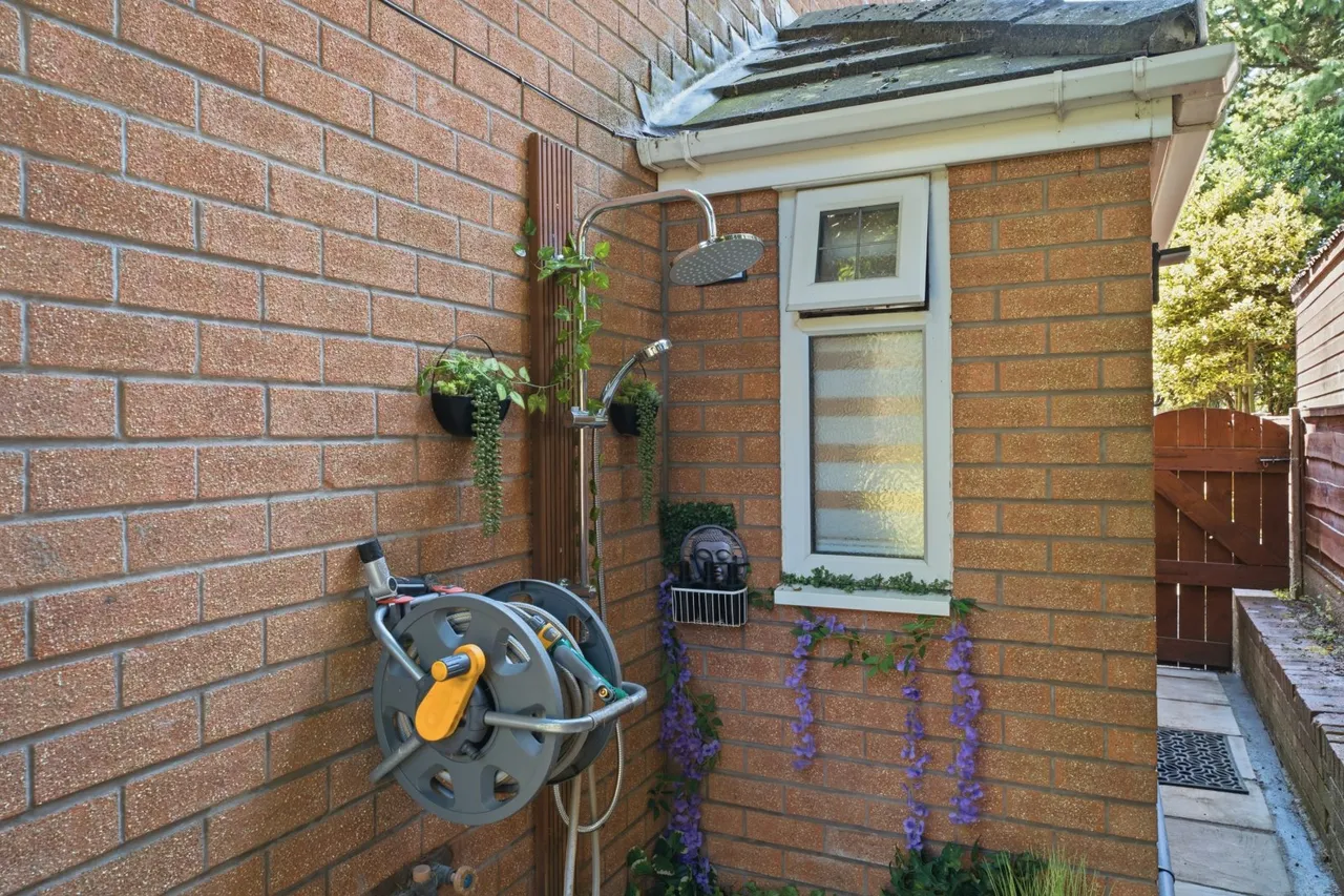 Barnhill Road, Prestwich, M25, photo 18