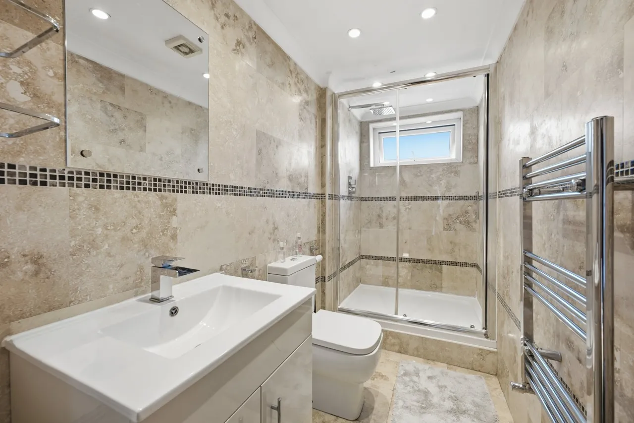 Barnhill Road, Prestwich, M25, photo 15