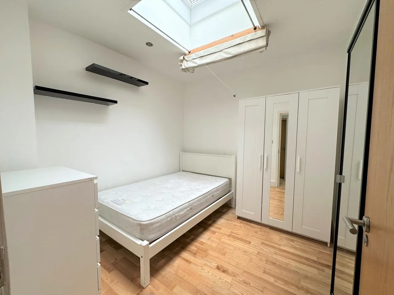 Hornsey Road, London, N19, photo 3