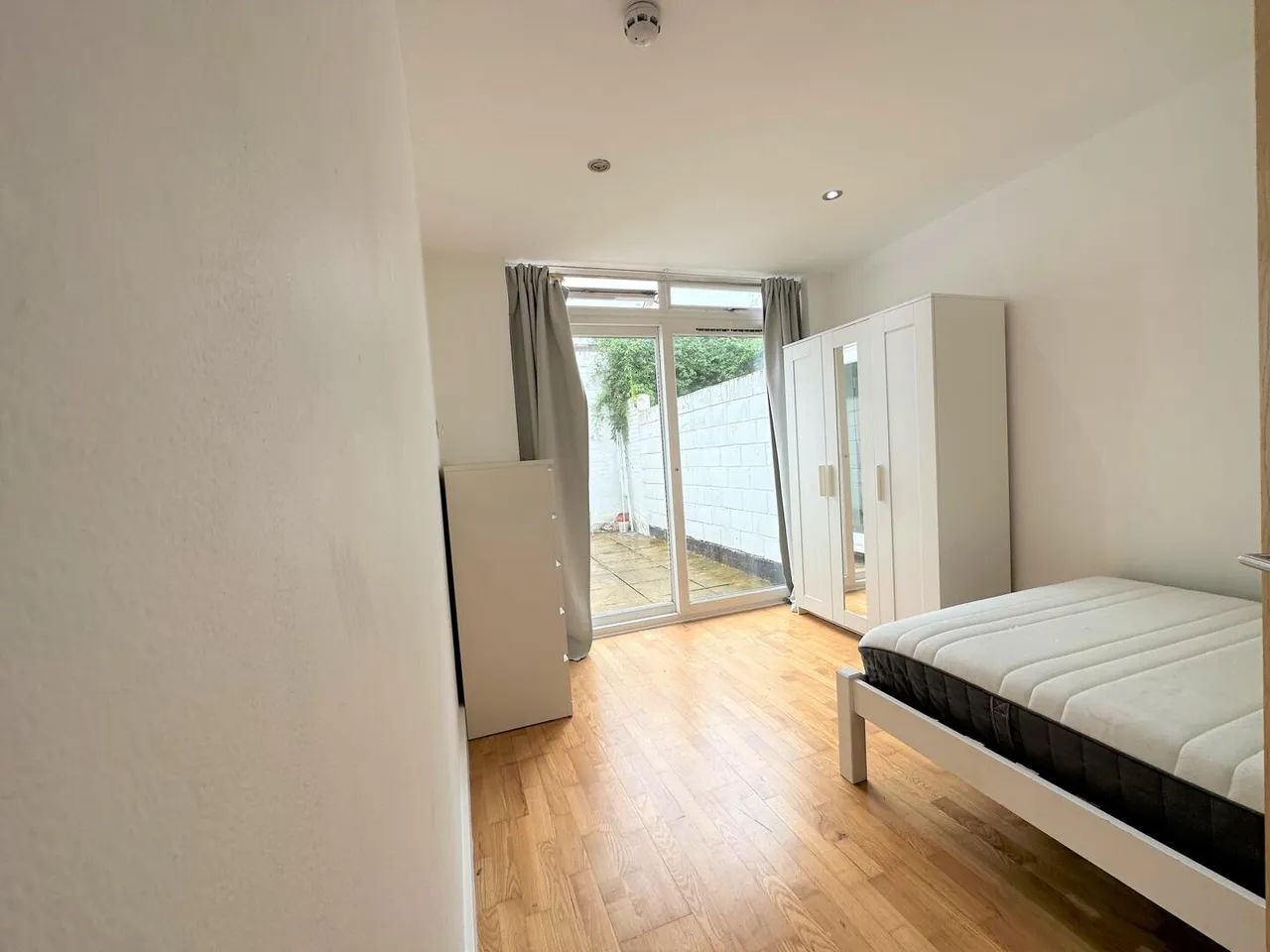 Hornsey Road, London, N19, photo 2