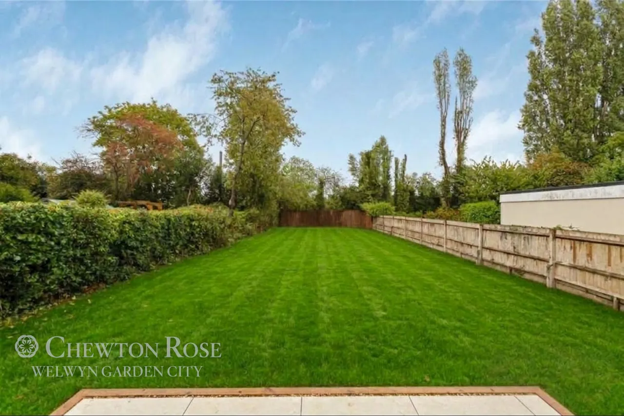 Skimpans Close, Hatfield, photo 26