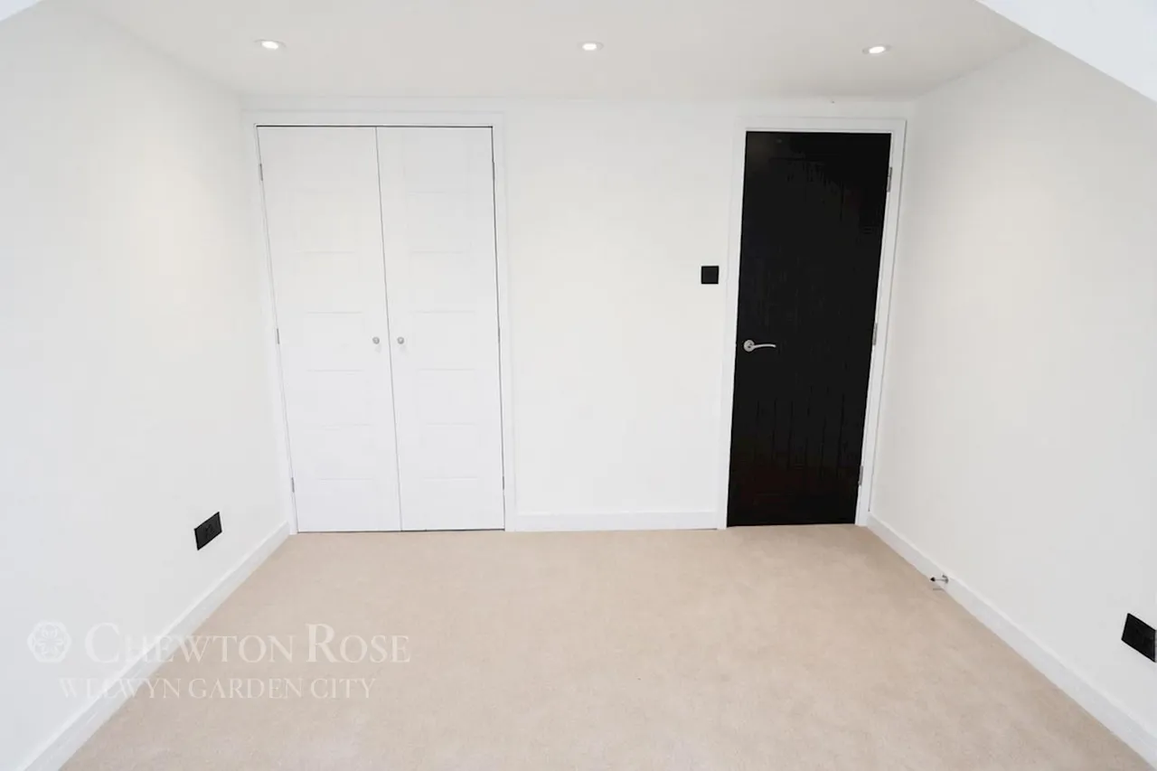 Skimpans Close, Hatfield, photo 32