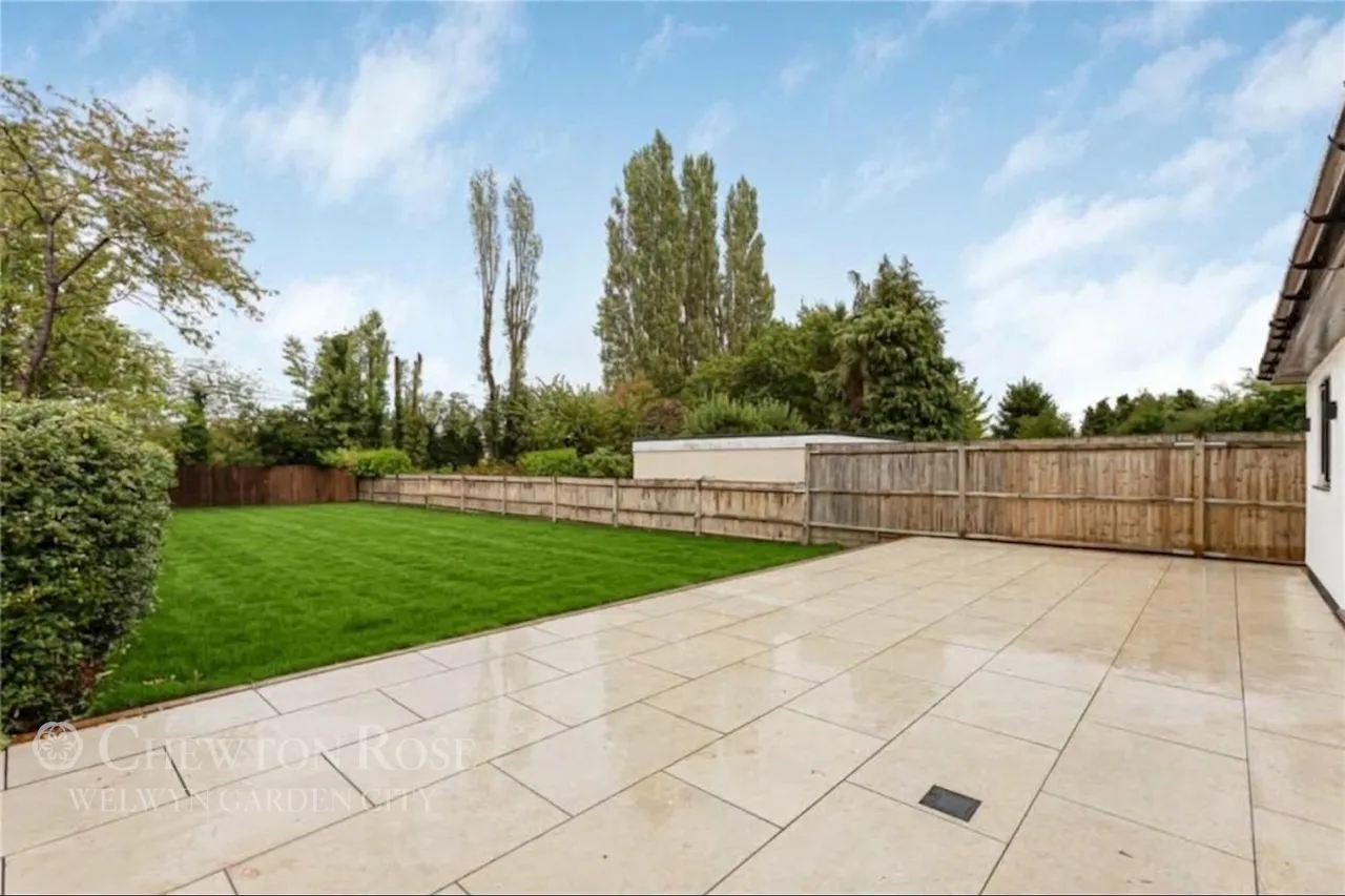 Skimpans Close, Hatfield, photo 23