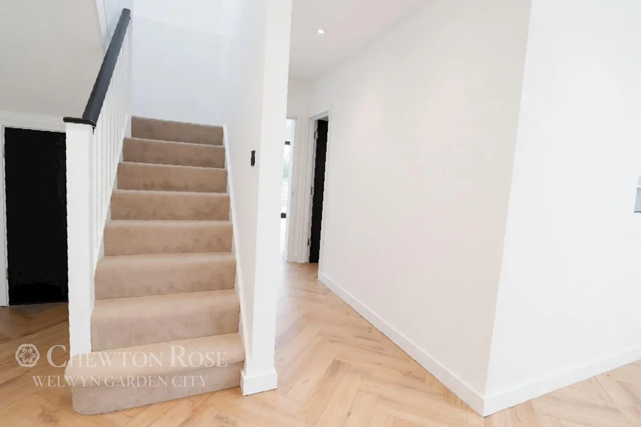 Skimpans Close, Hatfield, photo 22