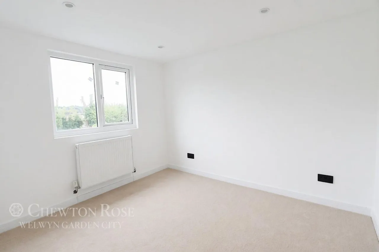 Skimpans Close, Hatfield, photo 36