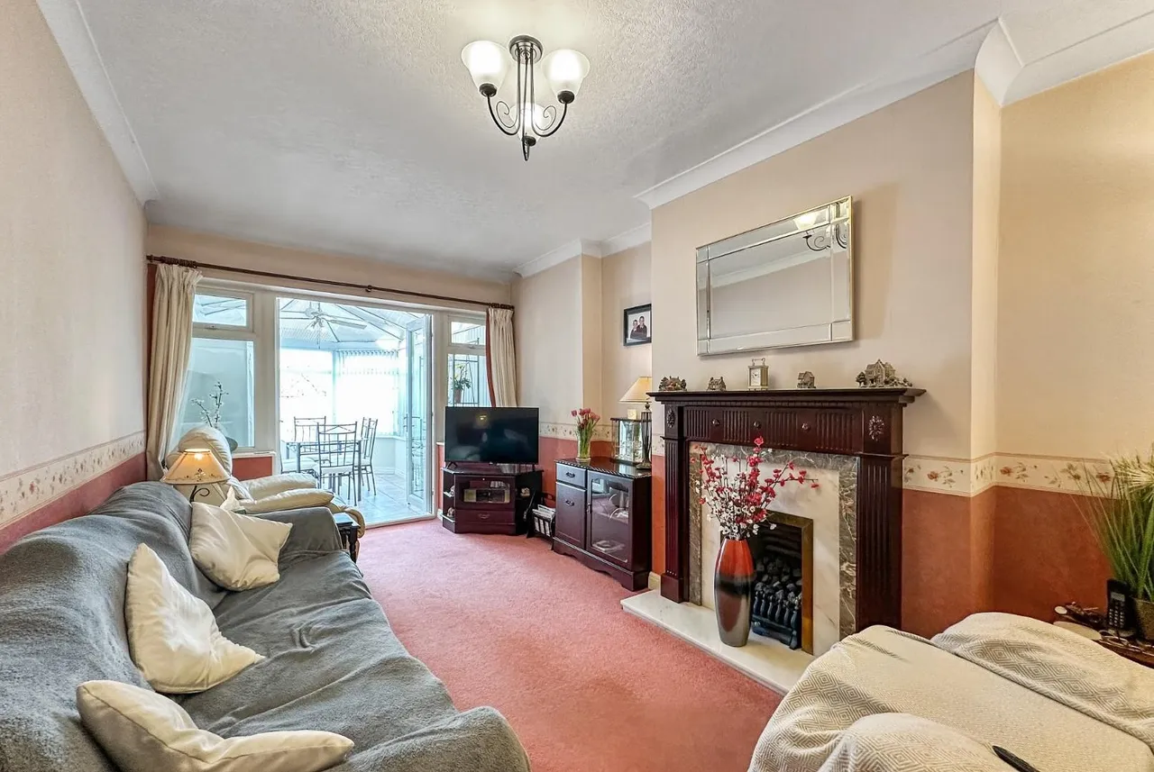 Greenway Road, Timperley WA15 6BL, photo 2