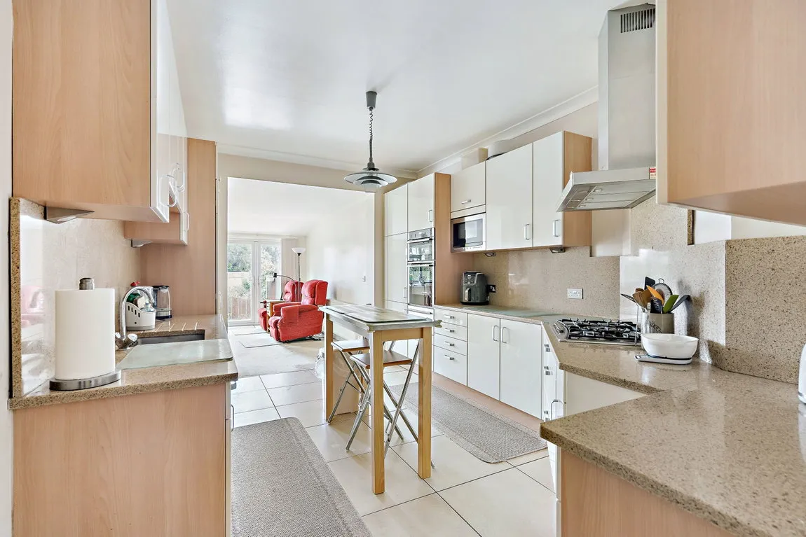 Chester Road, Northwood, HA6, photo 3