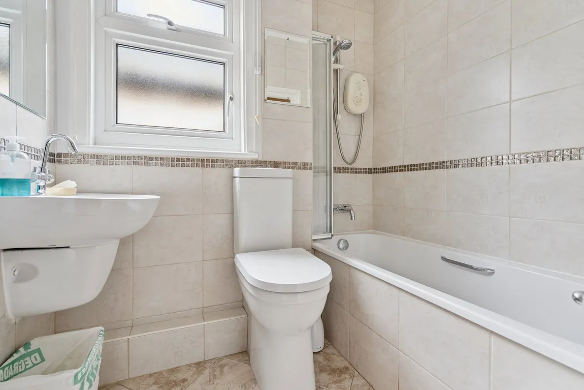 Chester Road, Northwood, HA6, photo 8