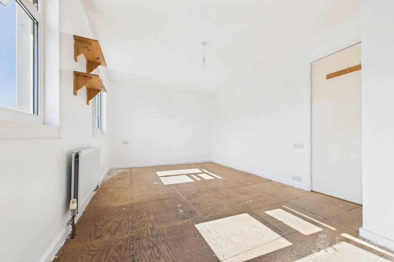Dola Avenue, Deal, CT14, photo 13