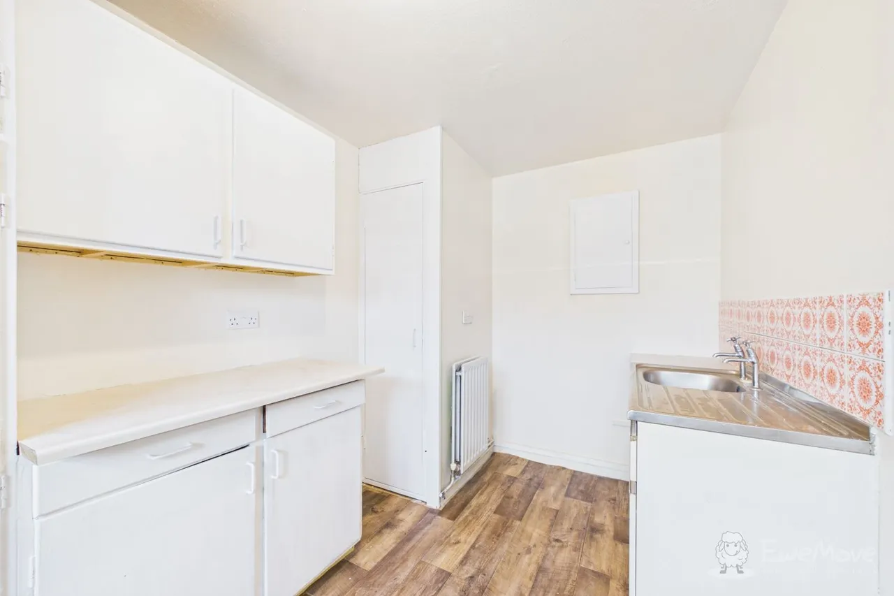 Dola Avenue, Deal, CT14, photo 9