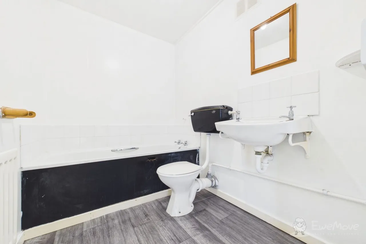 Dola Avenue, Deal, CT14, photo 15