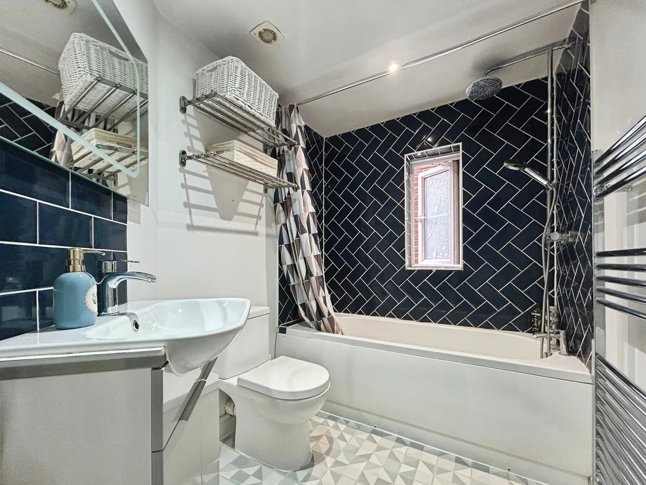 Pexalls Close, Hook, RG27, photo 6