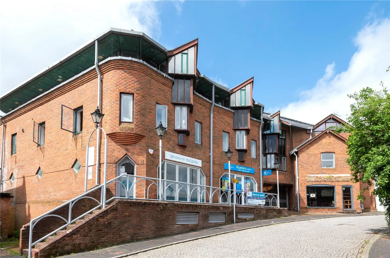 1 bed flat for sale, Cross & Pillory Lane, Alton, GU34