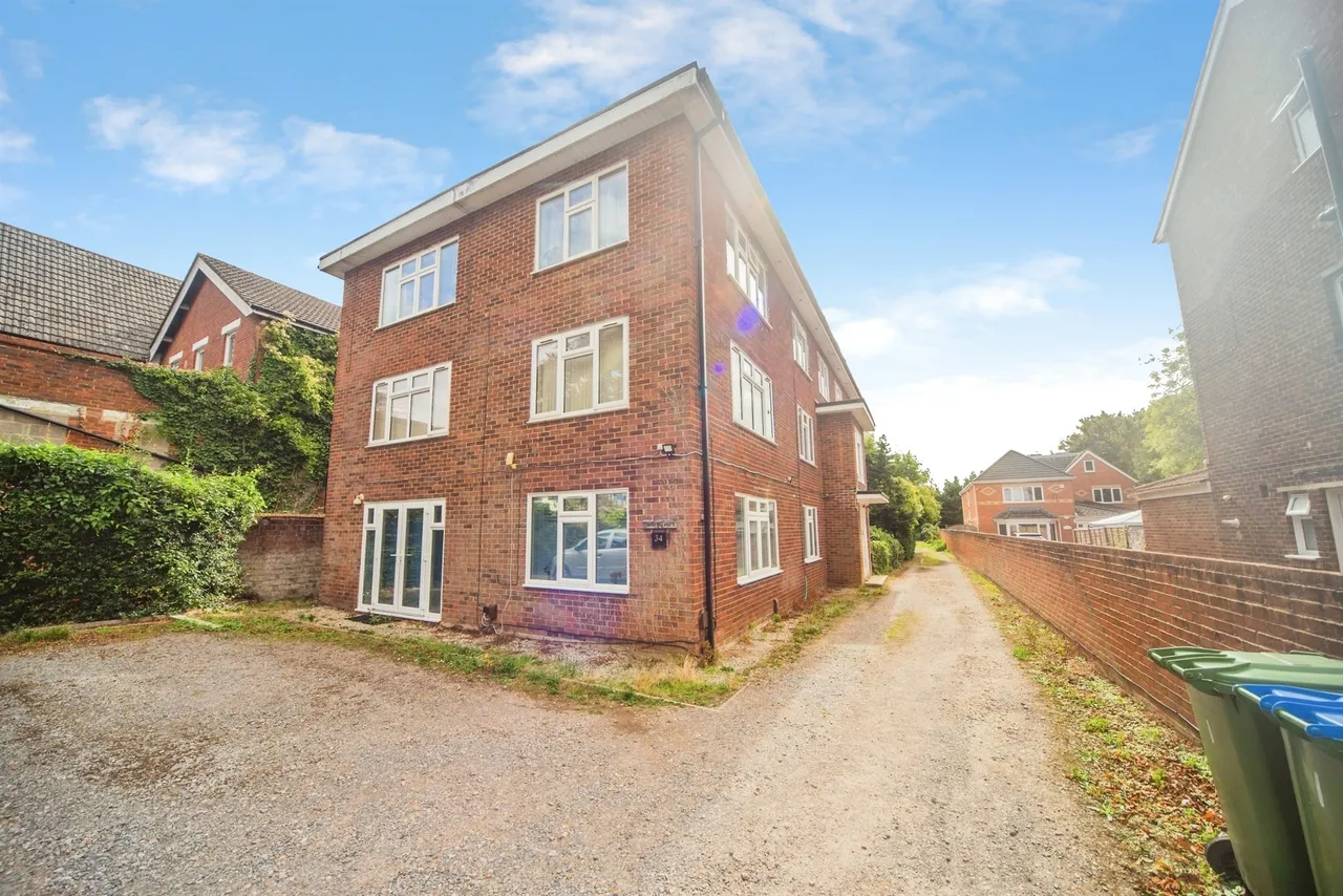 2 bed flat for sale — Archers Road, SOUTHAMPTON